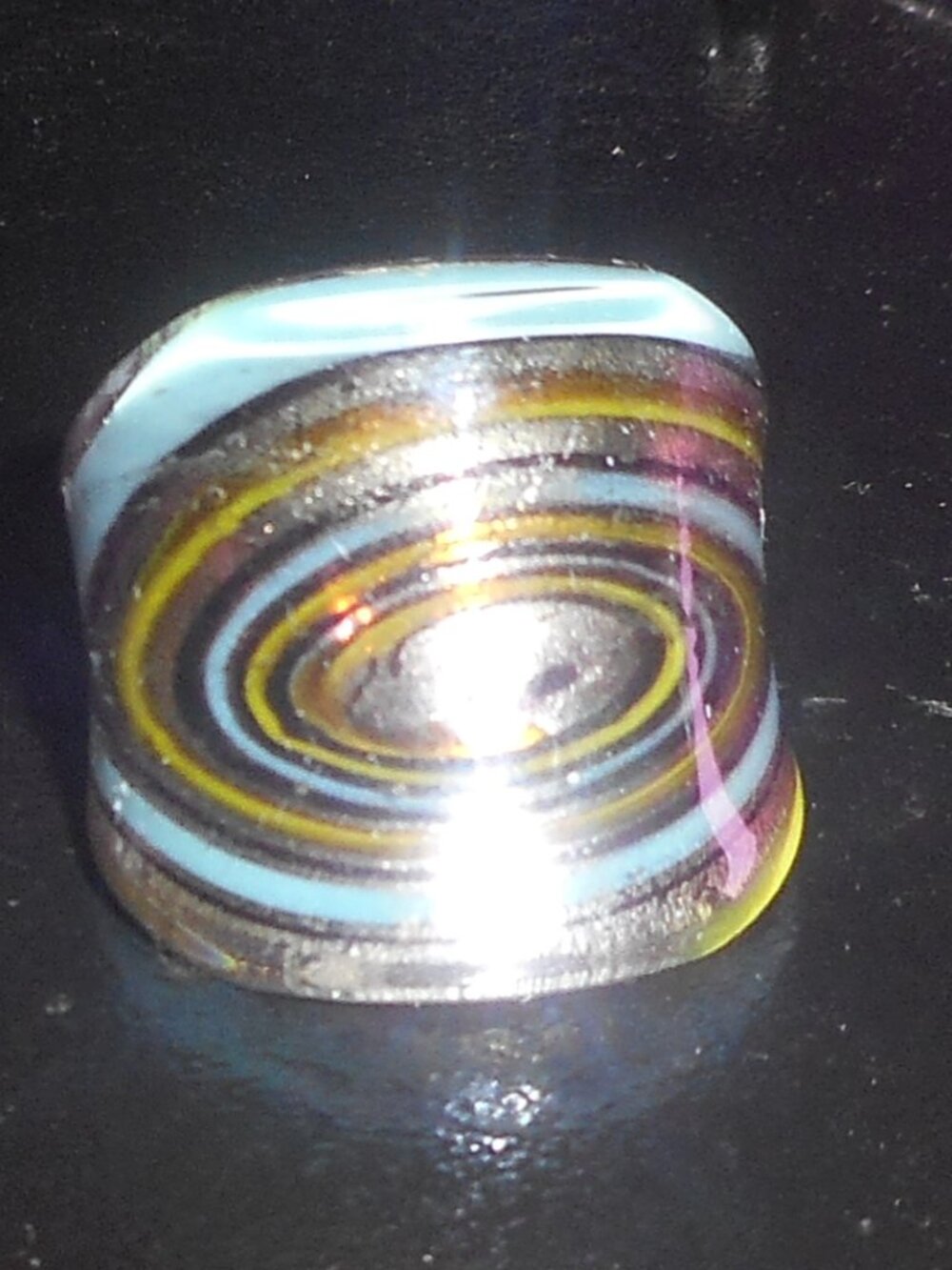 nice glass Ring - sz 8 1/2